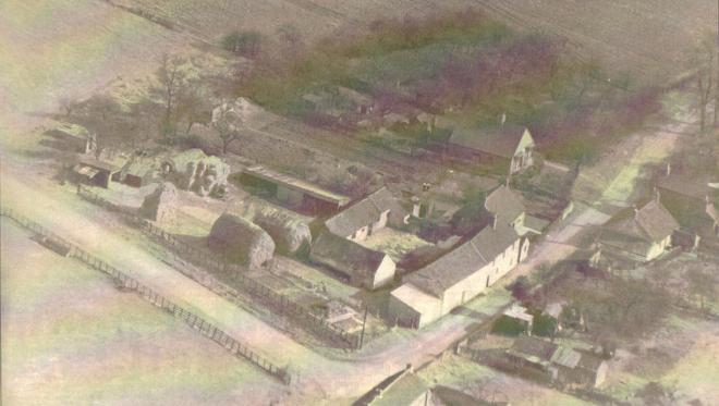 This view of Gravel Pit Farm at the junction of Yaddlethorpe High Street and Endcliff Avenue is much changed from the scene today.